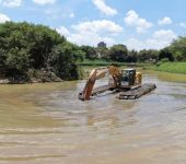 Saae-Sorocaba realiza desassoreamento da Bacia 2 do Reservatório de Detenção de Cheias da Água Vermelha