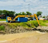 Saae-Sorocaba faz limpeza e manutenção preventiva em Reservatório de Detenção de Cheias (RDC) do Jardim Maria do Carmo