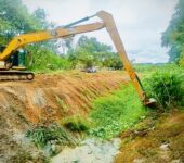 Saae-Sorocaba efetua limpeza e manutenção preventiva de córrego em Brigadeiro Tobias