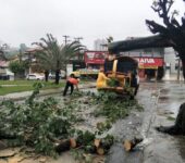 Equipes da Prefeitura de Sorocaba trabalham na limpeza e liberação de vias